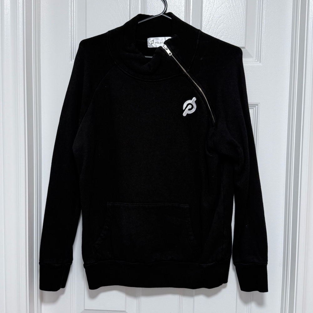 [Peloton] Black Pullover Sweater